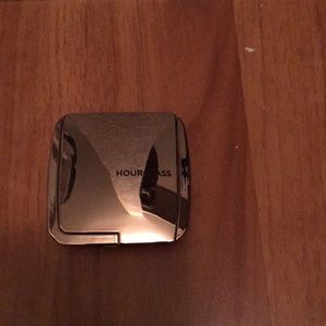 Hourglass ambient blush Radiant Magenta